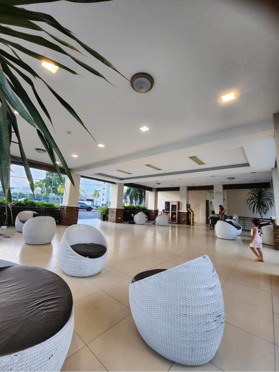 8 Spatial Condominium Davao Exterior photo