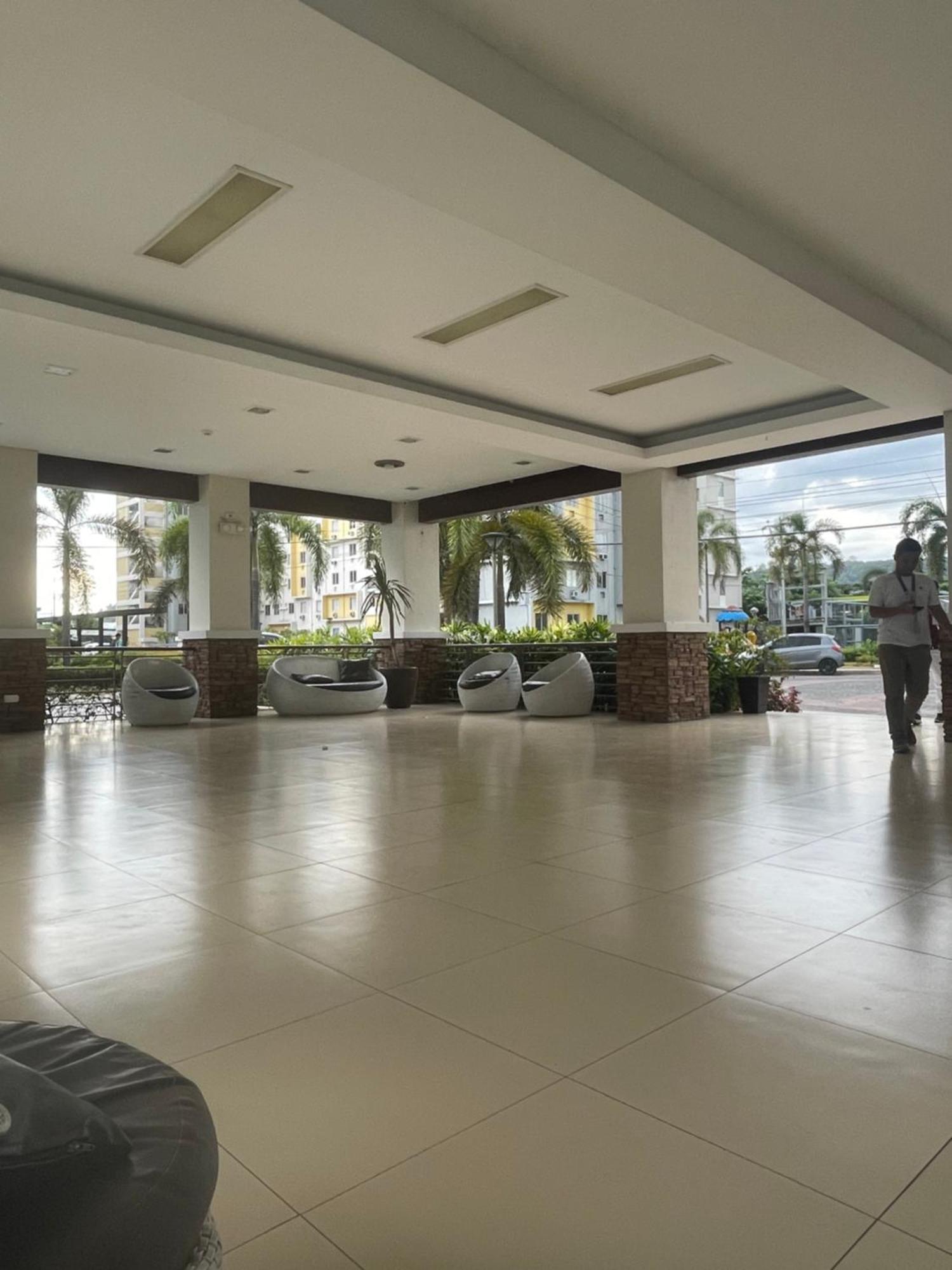 8 Spatial Condominium Davao Exterior photo